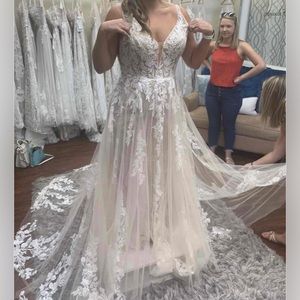 UNWORN UNALTERED NWT ALLURE BRIDALS 9959